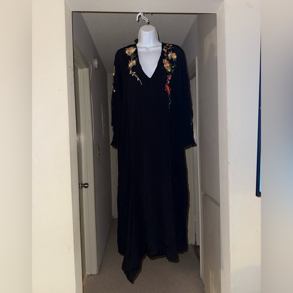 Topshop Black Maxi Dress with Floral Accents - NWT - Size 4